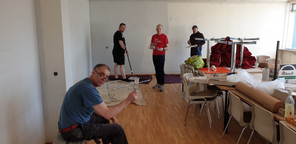 Fjórir af 5 heppnum félögum sem fengu að leggja hönd á plóg: Fremst er Hallur en Gísli, Árni og Bryn…