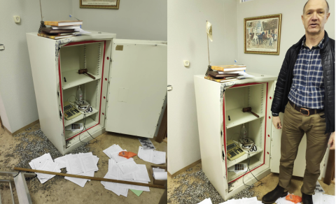 Þorvaldur Þórsson formaður Félags frímerkjasafnara við innbrotin peningaskáp sem var til húsa í Síðu…